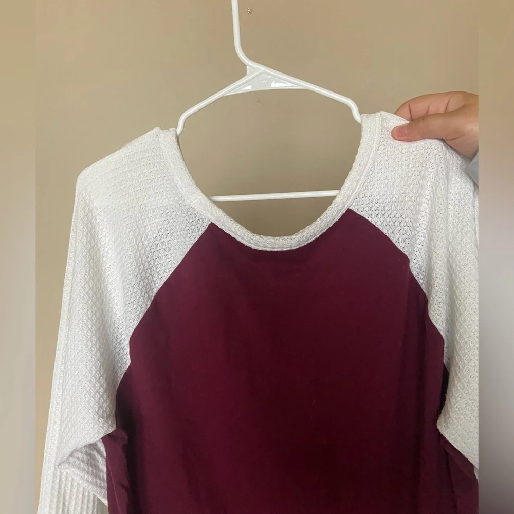 SONOMA Women's Burgundy and White Graphic Top - Picture 4 of 5